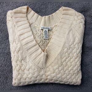 Banana Republic Winter White 100% Extra Fine Italian Merino Wool V-Neck Sweater